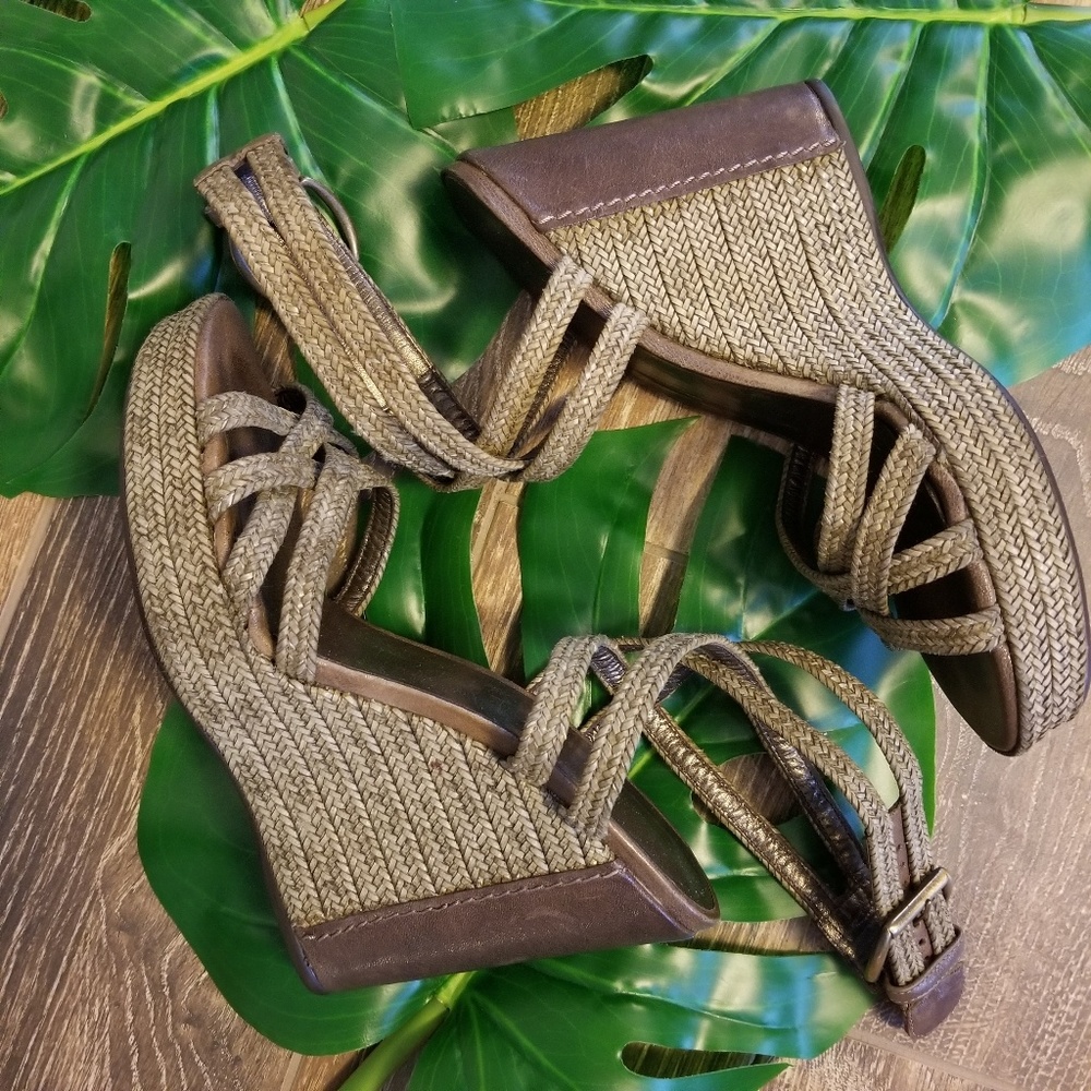 Stewart Weitzman Reins Swamp  wedges